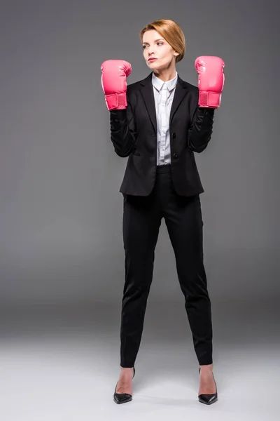 Confident Businesswoman Posing Suit Pink Boxing Gloves Isolated Grey — Stock Photo, Image