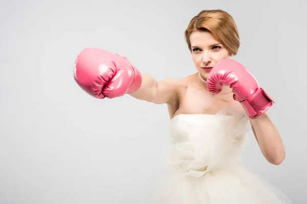Starke Braut Hochzeitskleid Und Boxhandschuhen Isoliert Auf Grau Feminismus Konzept — Stockfoto