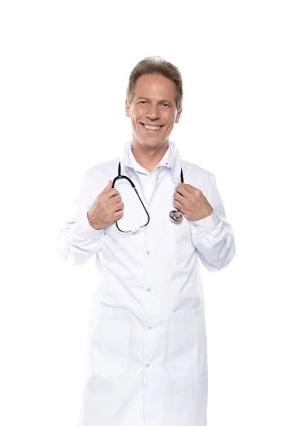 Reife Ärztin im weißen Kittel — Stockfoto