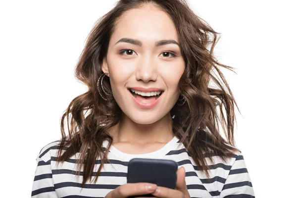 Woman with smartphone looking at camera — Stock Photo