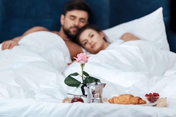 Romantic breakfast on tray in bed — Stock Photo