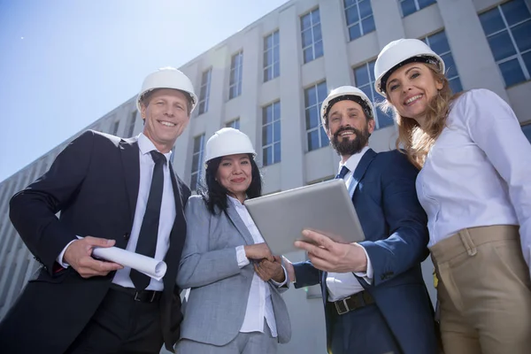 Professionelle Architekten während der Arbeit — Stockfoto