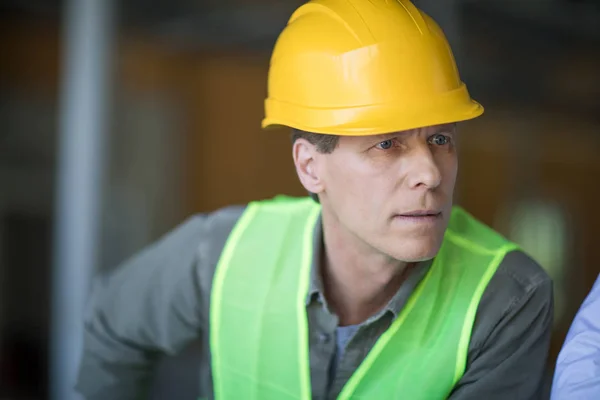 Mature builder in hard hat — Stock Photo