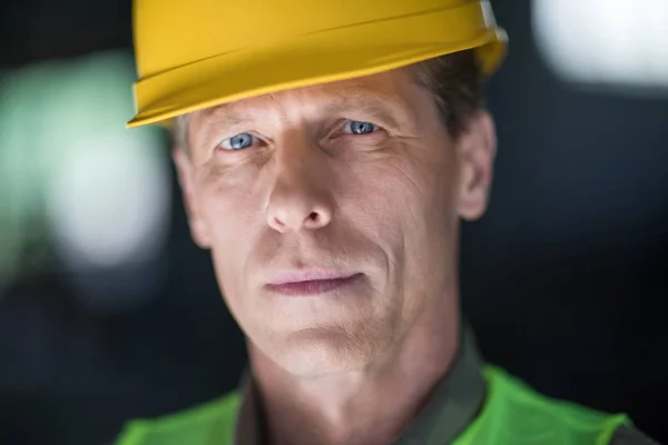 Mature builder in hard hat — Stock Photo