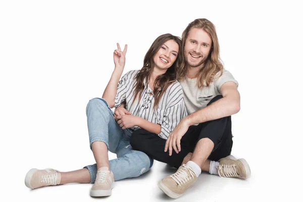 Jovem casal abraço — Stock Photo