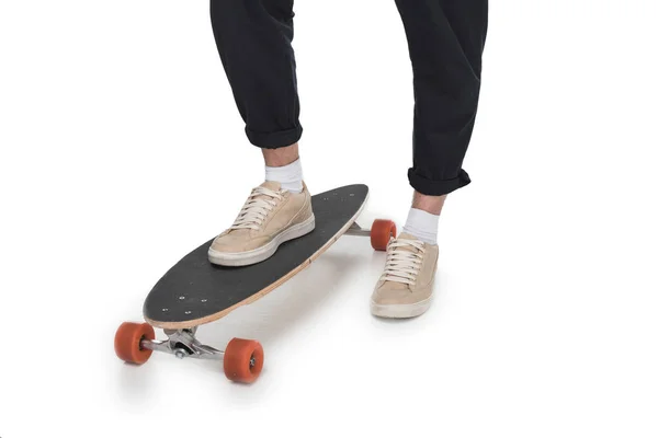 Jovem com longboard — Fotografia de Stock