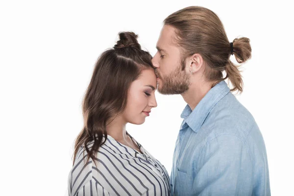 Heureux jeune couple — Photo de stock