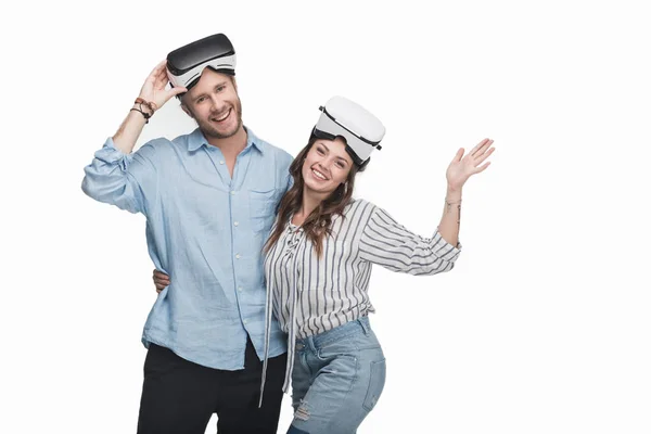Casal em fones de ouvido de realidade virtual — Fotografia de Stock
