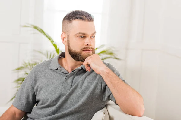 Schöner bärtiger Mann — Stockfoto