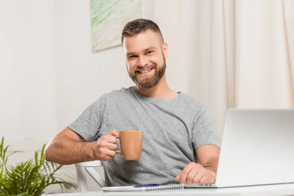 Man looking at camera — Stock Photo