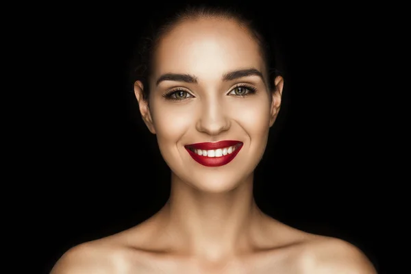 Mujer con labios rojos - foto de stock