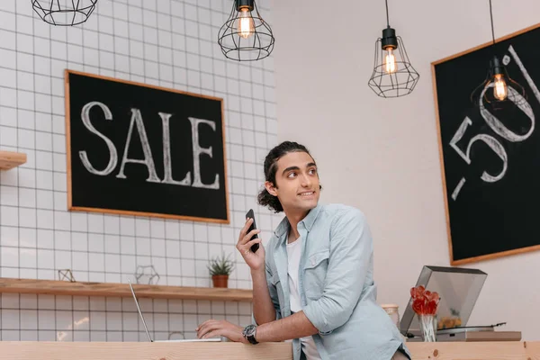 Boutique owner using devices — Stock Photo