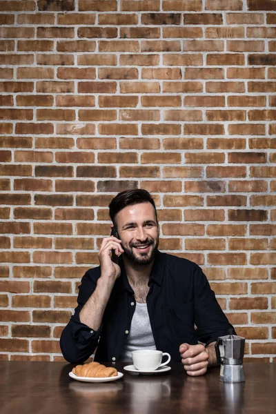 Young man talking on smartphone — Stock Photo