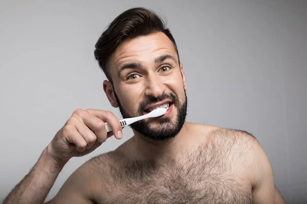 Cepillarse los dientes - foto de stock