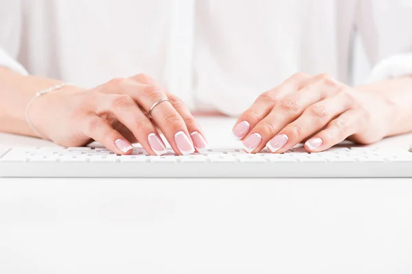 Woman typing on keyboard — Stock Photo