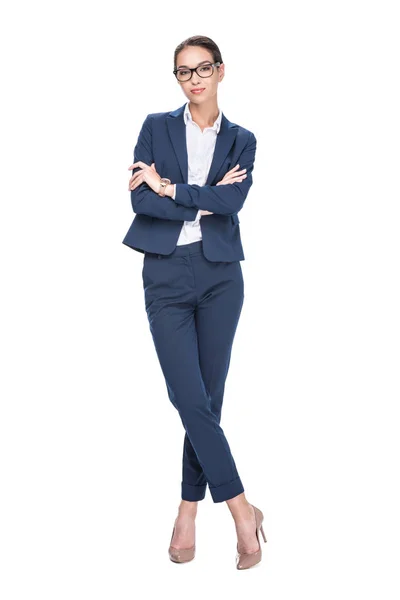 Atractiva mujer de negocios con brazos cruzados - foto de stock