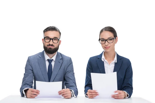 Two newscasters with papers — Stock Photo