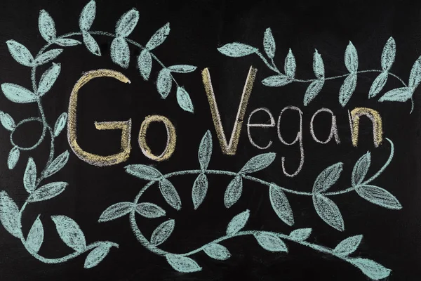 Andare lettering vegan sulla lavagna — Foto stock