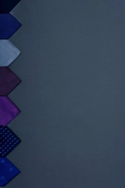 Varias corbatas de colores - foto de stock