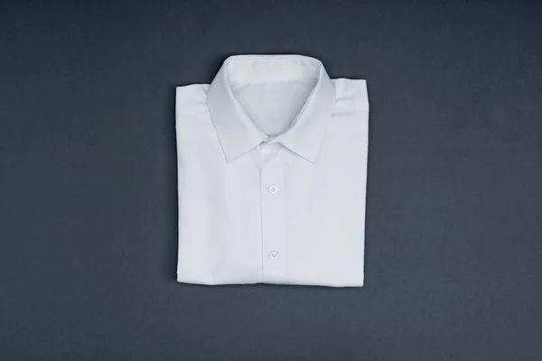 Camisa de algodón blanco - foto de stock