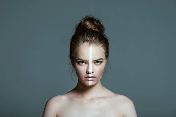 Schönes Mädchen mit Make-up — Stockfoto