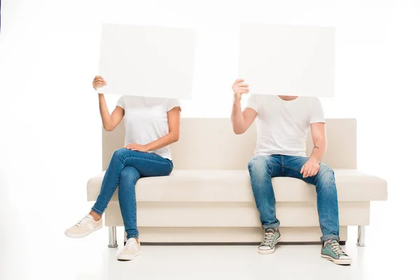 Pareja con pancartas en blanco - foto de stock