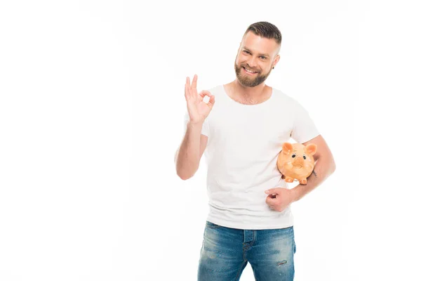 Hombre barbudo mostrando señal OK - foto de stock