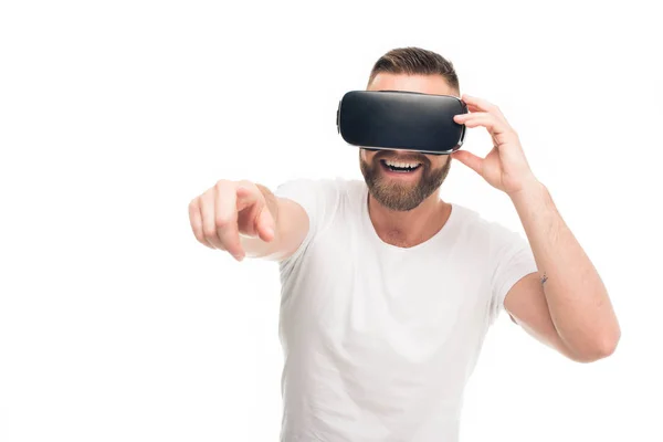 Людина за допомогою віртуальної реальності гарнітура — стокове фото