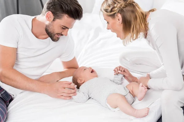 Genitori con bambino — Foto stock