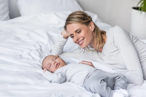 Mother with sleeping baby — Stock Photo
