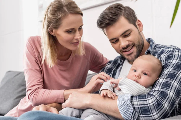 Genitori con bambino — Foto stock