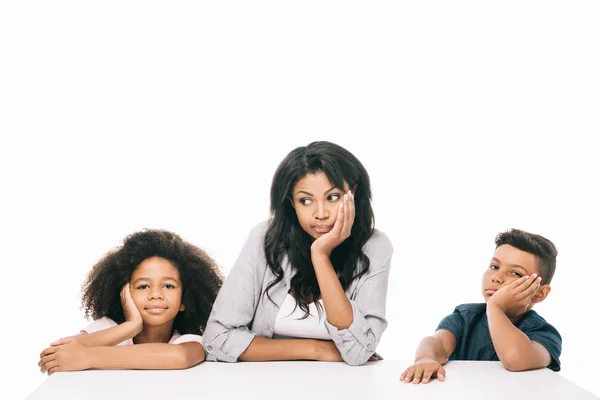Нудна афроамериканська сім'я — стокове фото
