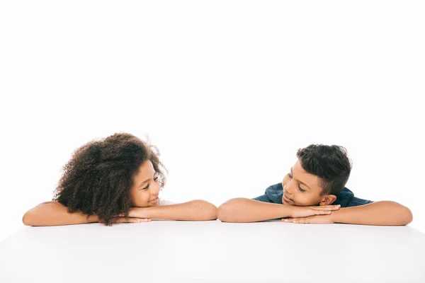 Hermoso afroamericano hermano y hermana - foto de stock