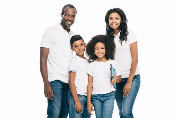Famiglia afro-americana con tablet digitale — Foto stock