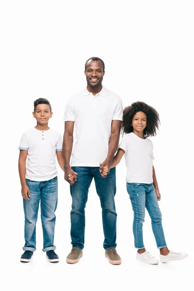 Felice padre afroamericano con i bambini — Foto stock