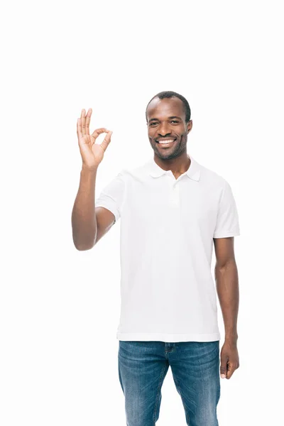 Africano americano hombre mostrando ok signo - foto de stock