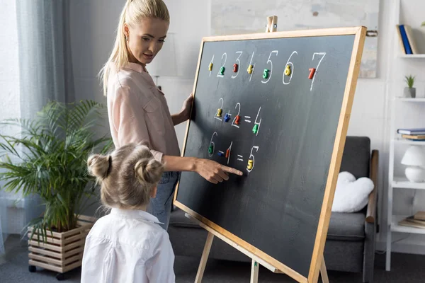 Mother and daughter learning numbers — Stock Photo