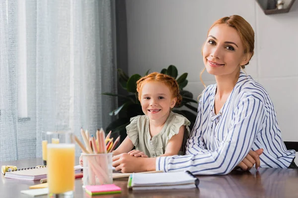 Mother and daughter doing homework — Stock Photo
