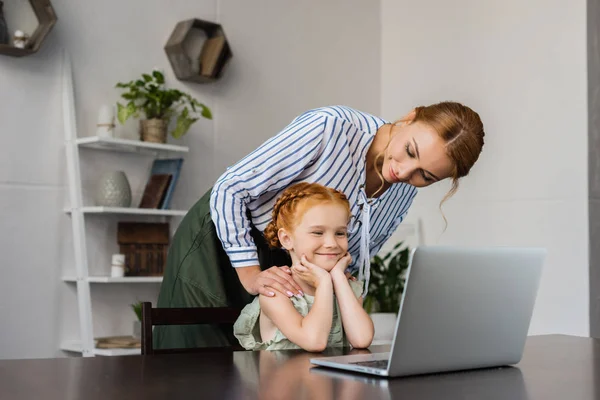 Mother and daughter with laptop — Stock Photo