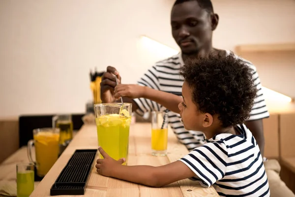 Father and son drinking lemonade — Stock Photo