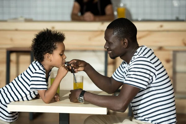 Happy father and son in cafe — Stock Photo