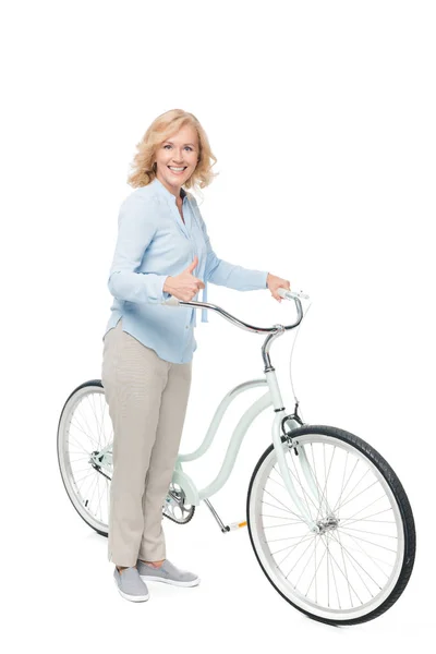 Donna con bici — Foto stock