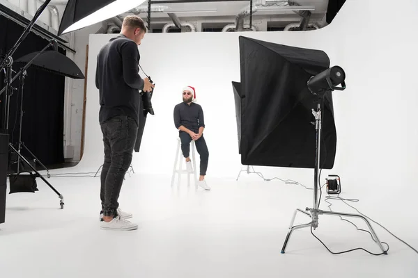 Photographer working in studio with model — Stock Photo