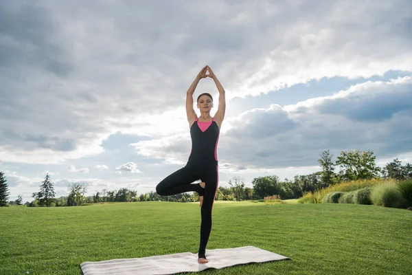 Woman meditating in park — Stock Photo