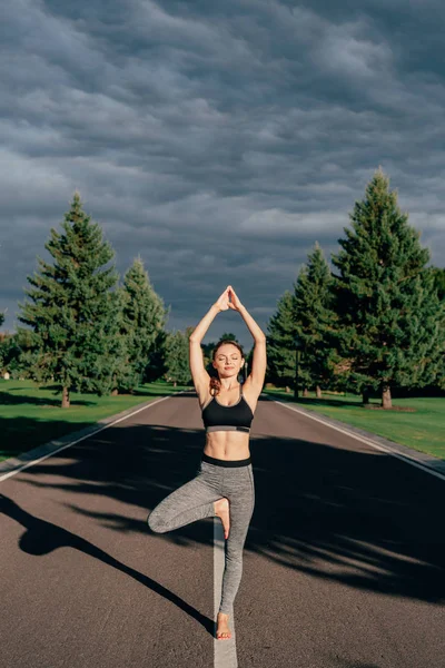 Woman meditating in park — Stock Photo