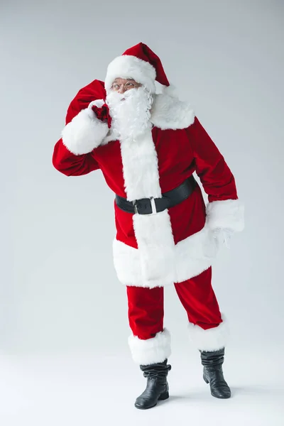 Санта Клаус тримає сумку — стокове фото