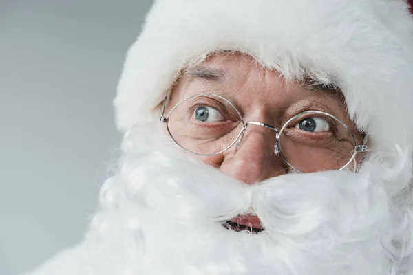 Gai Père Noël dans les lunettes — Photo de stock