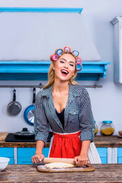 Housewife kneading dough — Stock Photo