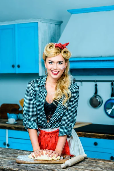 Housewife kneading dough — Stock Photo