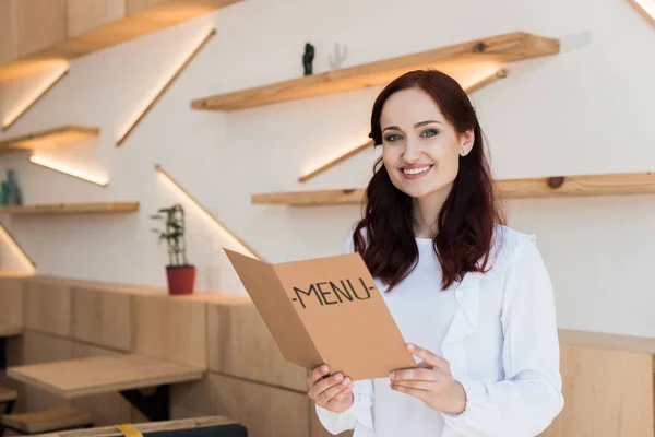 Mulher com lista de menu — Fotografia de Stock